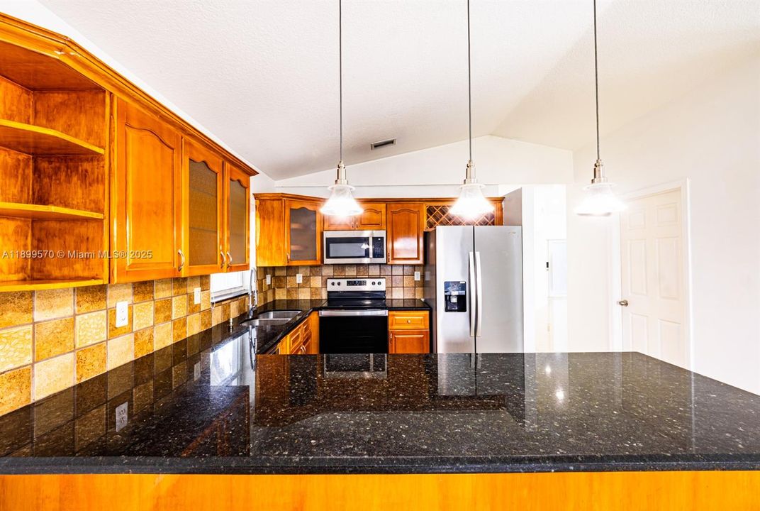 Recently Rented: $5,000 (6 beds, 4 baths, 2367 Square Feet)