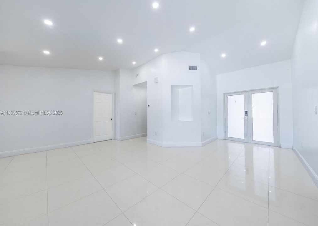 Recently Rented: $5,000 (6 beds, 4 baths, 2367 Square Feet)