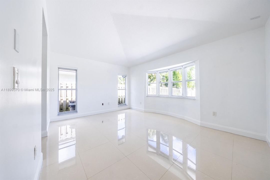 Recently Rented: $5,000 (6 beds, 4 baths, 2367 Square Feet)