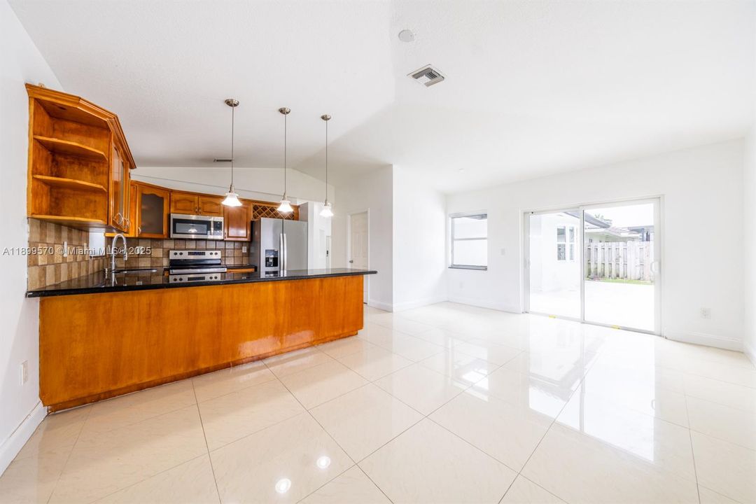 Recently Rented: $5,000 (6 beds, 4 baths, 2367 Square Feet)