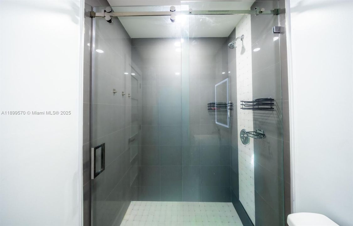 Recently Rented: $5,000 (6 beds, 4 baths, 2367 Square Feet)