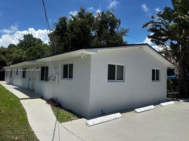 For Rent: $3,550 (4 beds, 2 baths, 1640 Square Feet)