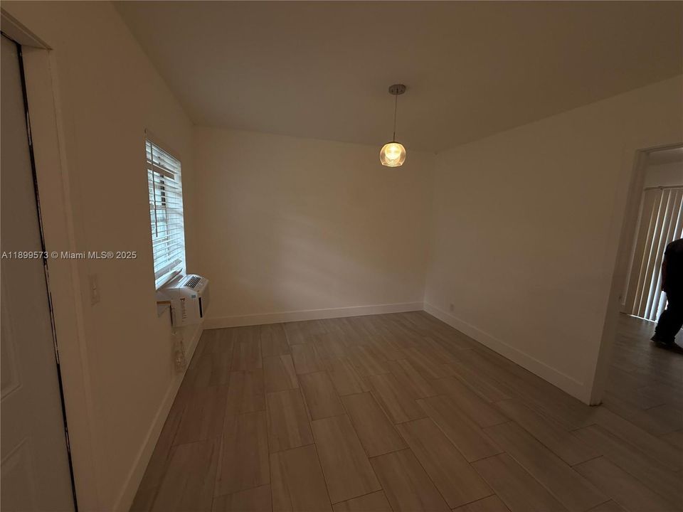 For Rent: $1,700 (1 beds, 1 baths, 1826 Square Feet)