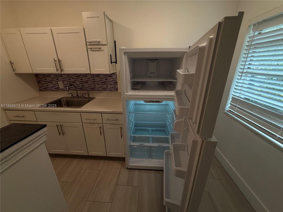 For Rent: $1,700 (1 beds, 1 baths, 1826 Square Feet)