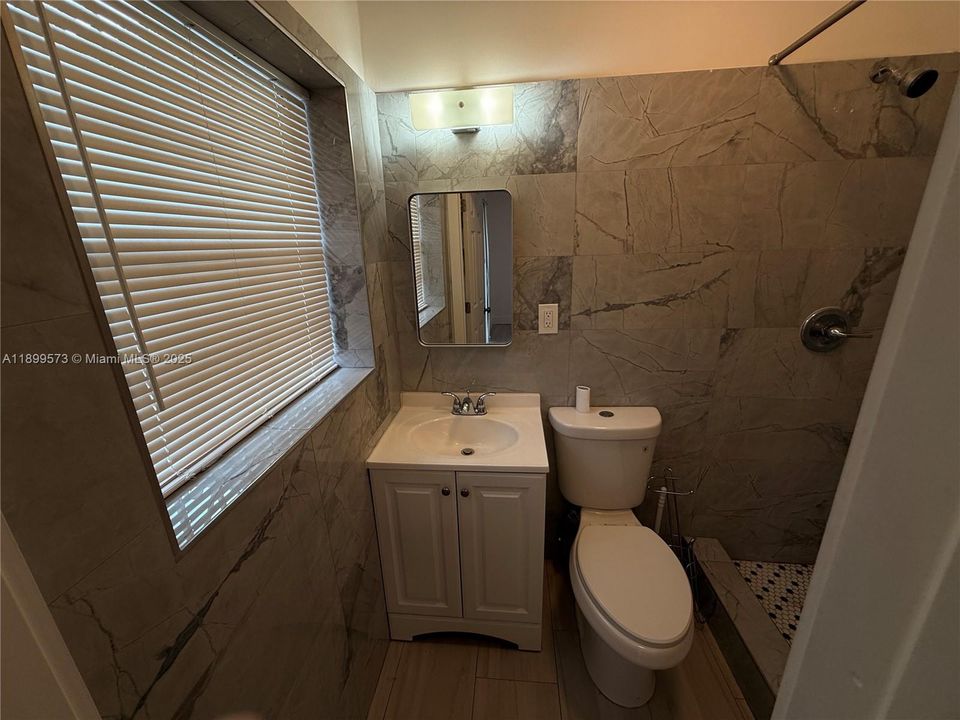 For Rent: $1,700 (1 beds, 1 baths, 1826 Square Feet)