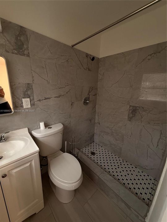 For Rent: $1,700 (1 beds, 1 baths, 1826 Square Feet)