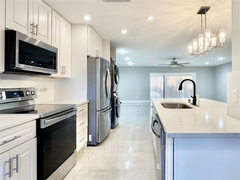 For Sale: $350,000 (2 beds, 2 baths, 1426 Square Feet)