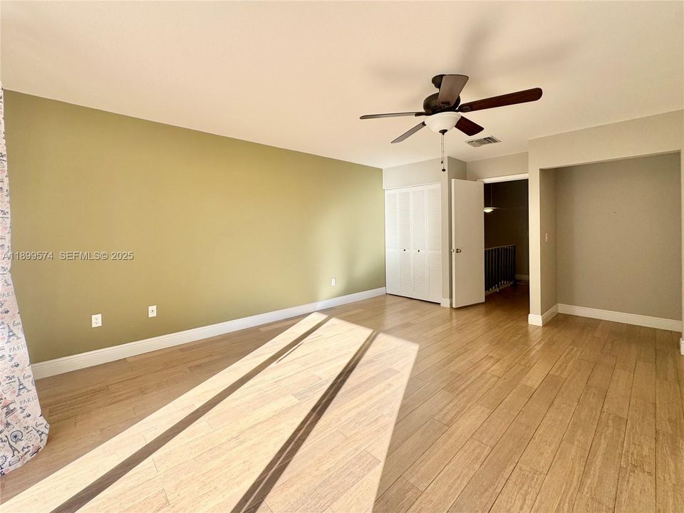 For Sale: $350,000 (2 beds, 2 baths, 1426 Square Feet)