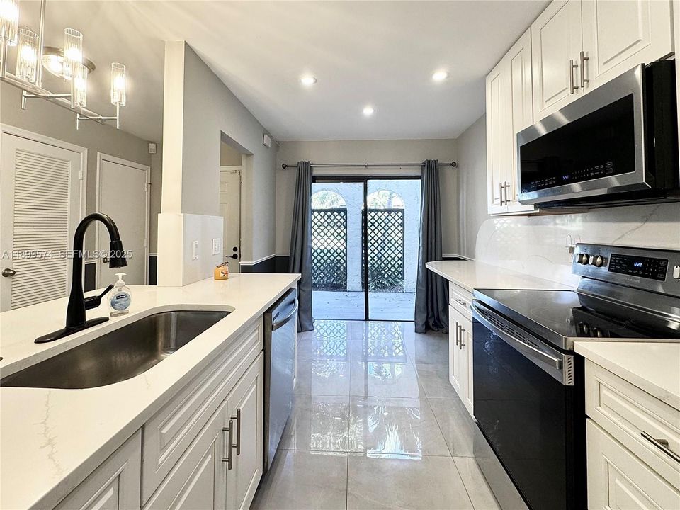 For Sale: $350,000 (2 beds, 2 baths, 1426 Square Feet)