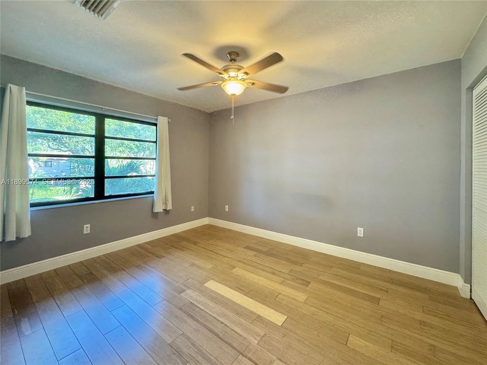 For Sale: $350,000 (2 beds, 2 baths, 1426 Square Feet)
