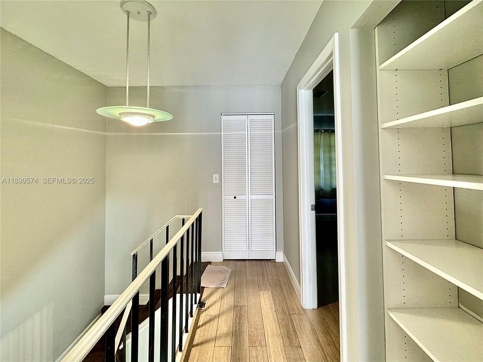 For Sale: $350,000 (2 beds, 2 baths, 1426 Square Feet)