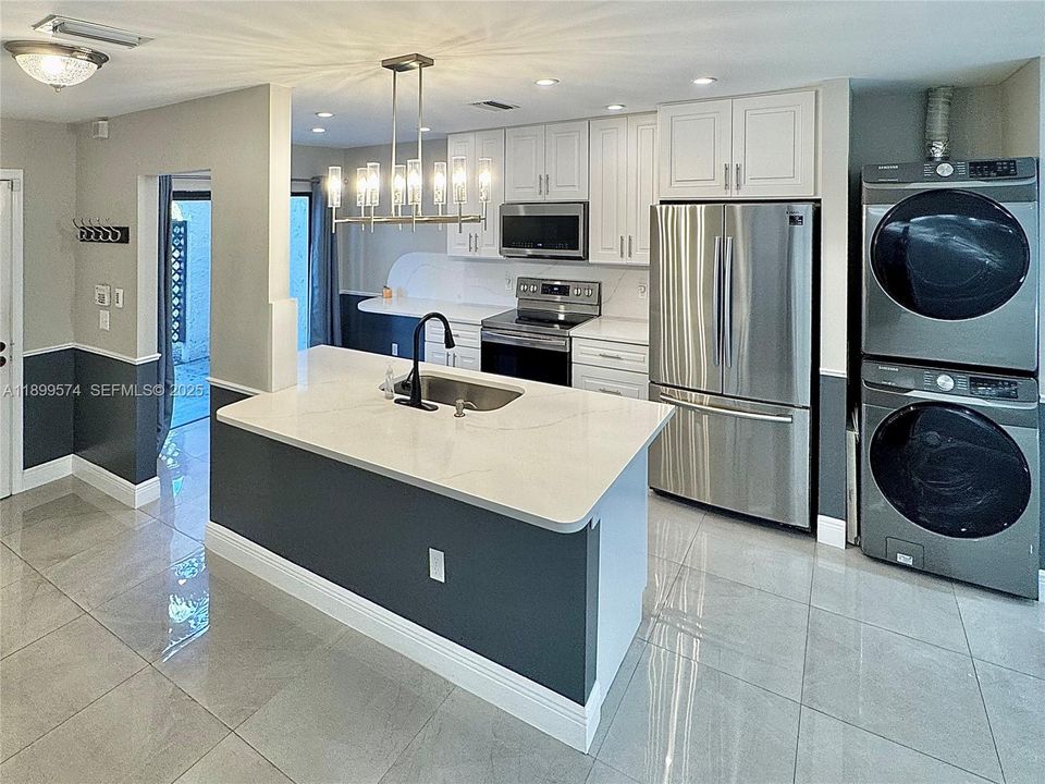 For Sale: $350,000 (2 beds, 2 baths, 1426 Square Feet)