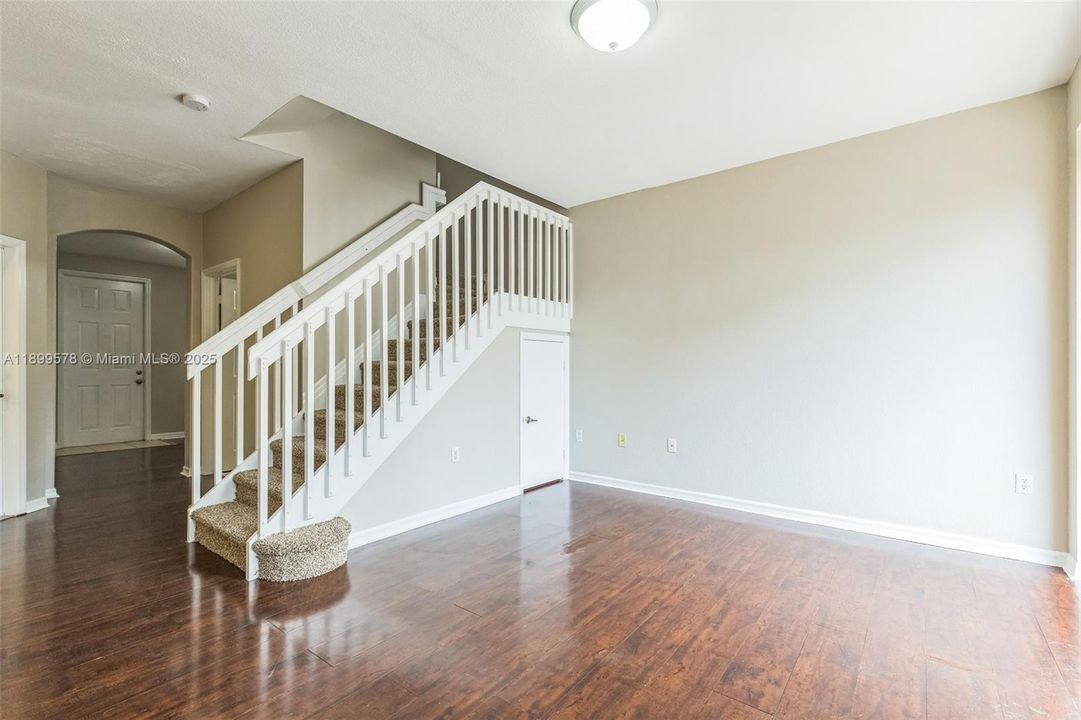 For Sale: $401,000 (4 beds, 2 baths, 1616 Square Feet)