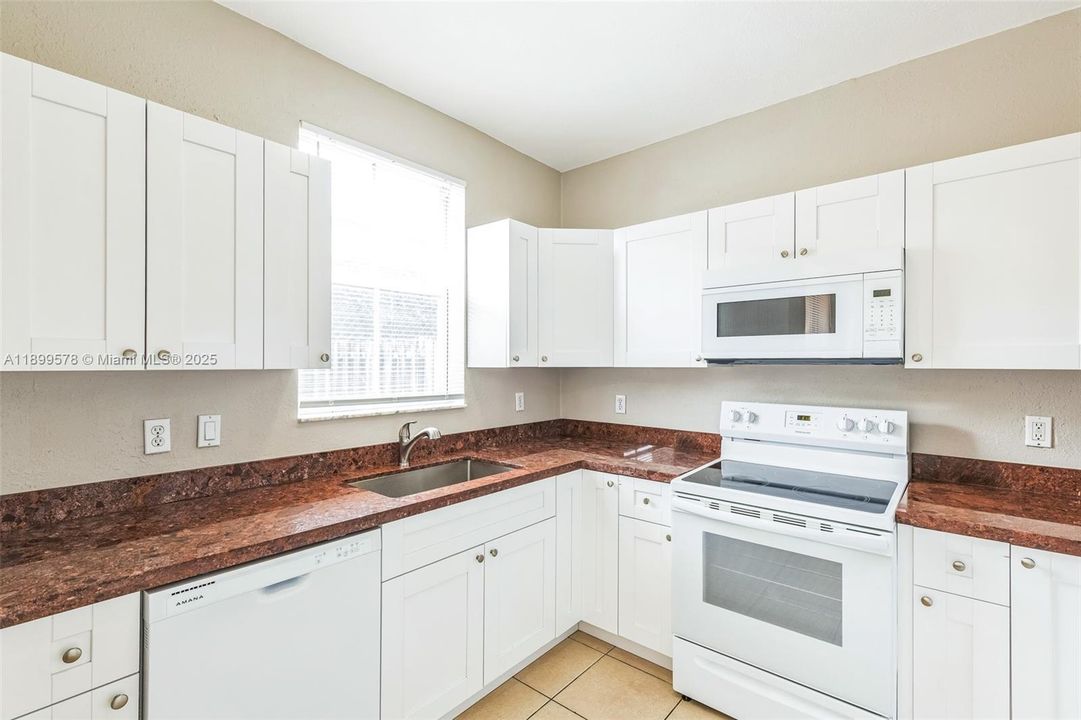 For Sale: $401,000 (4 beds, 2 baths, 1616 Square Feet)