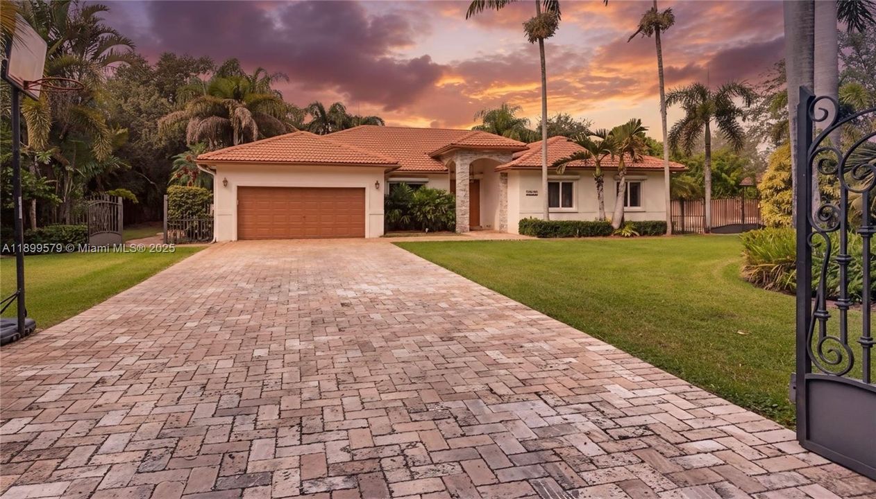 待售: $1,075,000 (4 贝兹, 3 浴室, 2790 平方英尺)