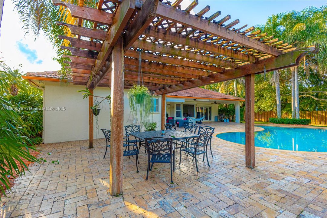 待售: $1,075,000 (4 贝兹, 3 浴室, 2790 平方英尺)