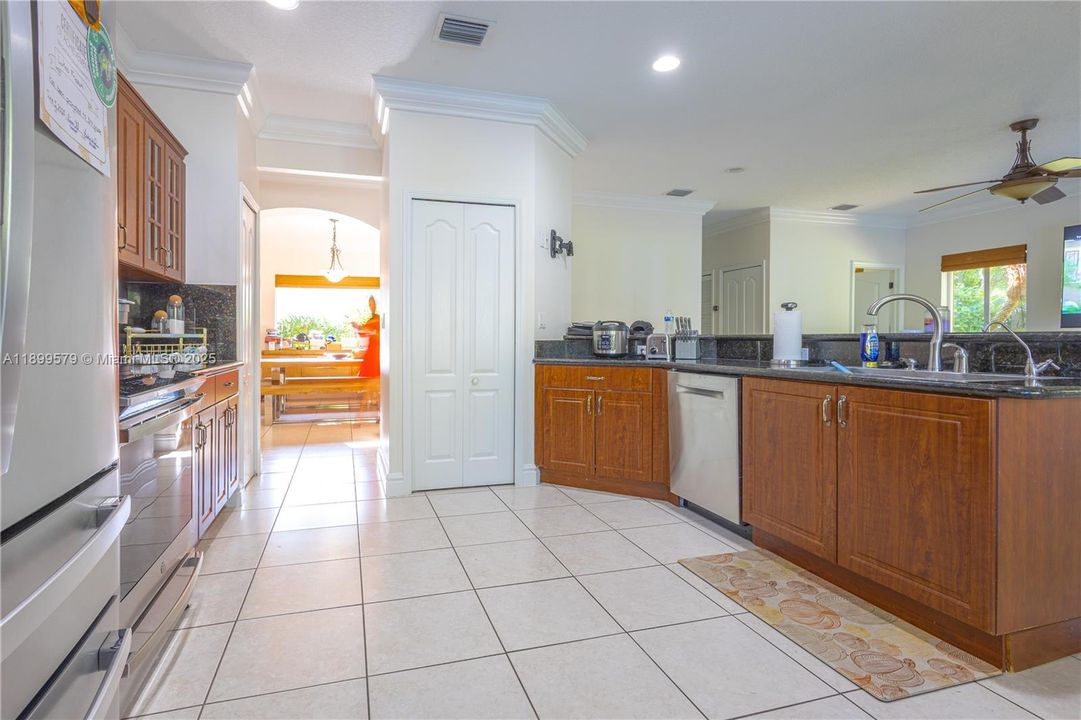 待售: $1,075,000 (4 贝兹, 3 浴室, 2790 平方英尺)