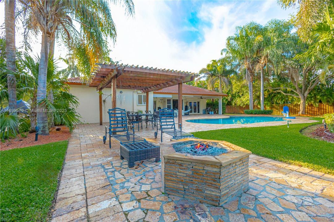 待售: $1,075,000 (4 贝兹, 3 浴室, 2790 平方英尺)