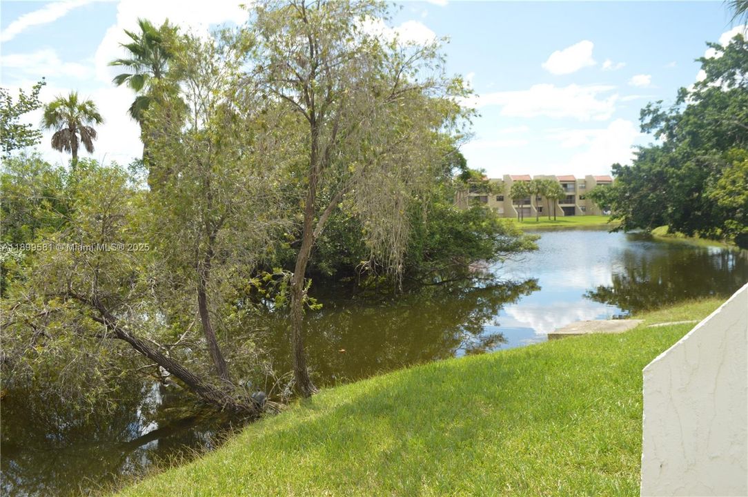 For Rent: $2,050 (1 beds, 1 baths, 845 Square Feet)