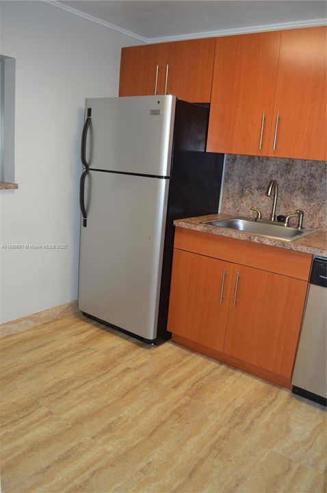 For Rent: $2,050 (1 beds, 1 baths, 845 Square Feet)