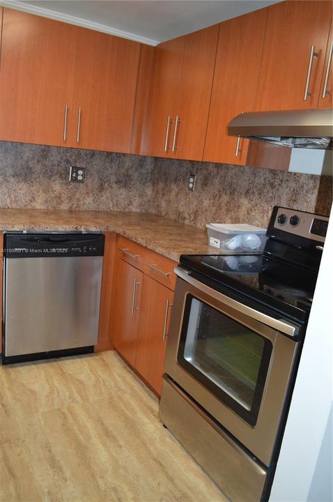 For Rent: $2,050 (1 beds, 1 baths, 845 Square Feet)