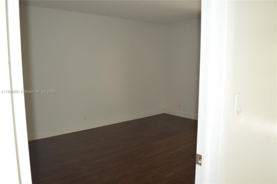 For Rent: $2,050 (1 beds, 1 baths, 845 Square Feet)