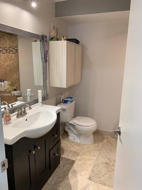 For Rent: $2,050 (1 beds, 1 baths, 845 Square Feet)