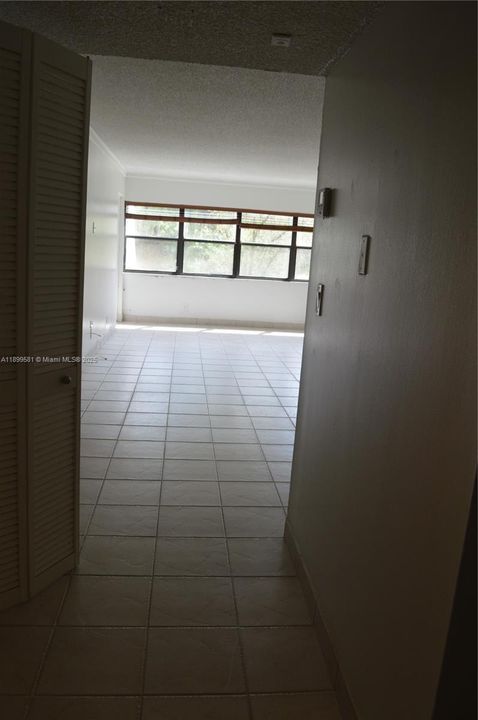 For Rent: $2,050 (1 beds, 1 baths, 845 Square Feet)