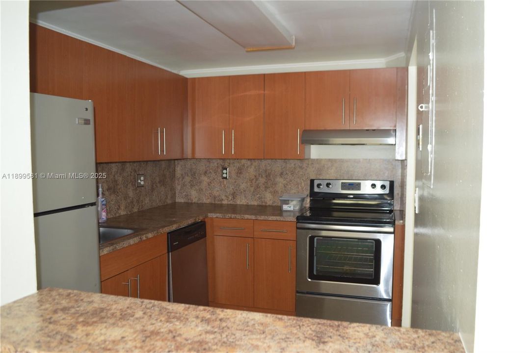 For Rent: $2,050 (1 beds, 1 baths, 845 Square Feet)