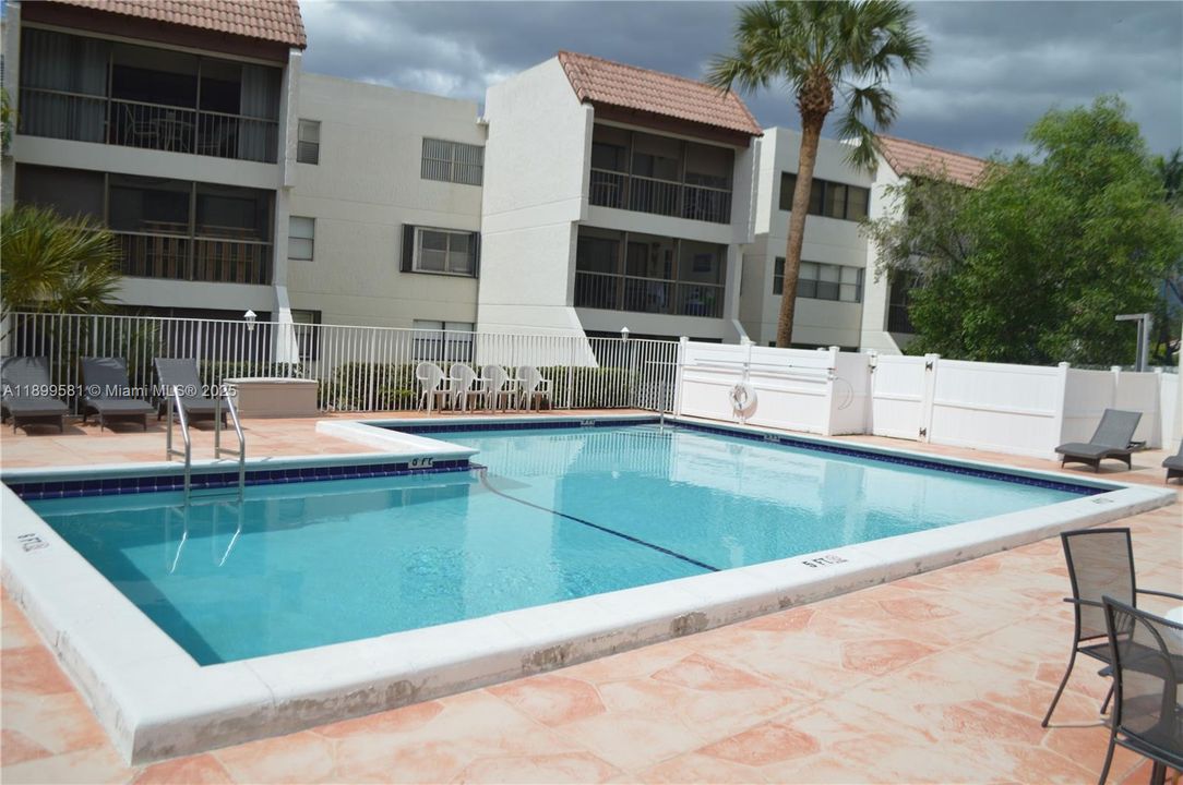 For Rent: $2,050 (1 beds, 1 baths, 845 Square Feet)