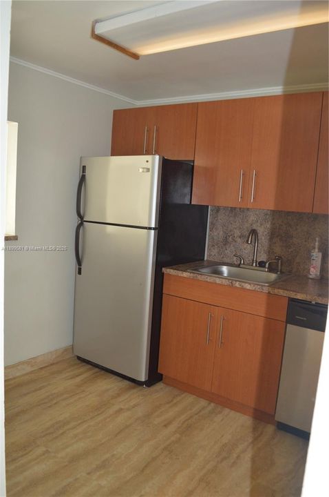 For Rent: $2,050 (1 beds, 1 baths, 845 Square Feet)