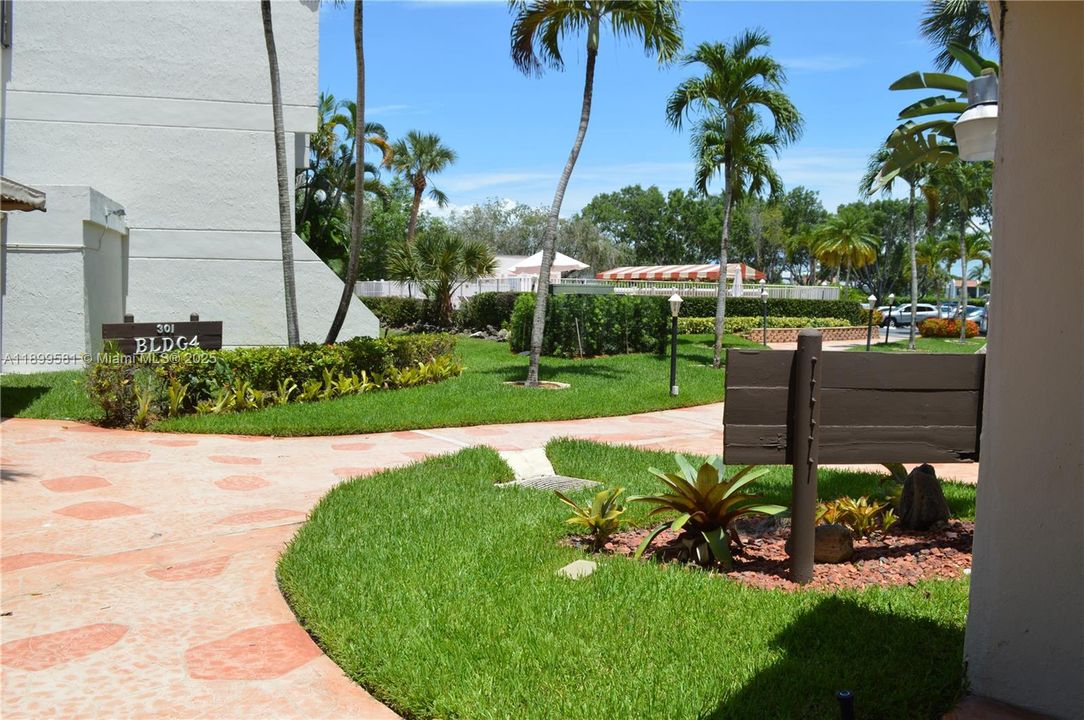 For Rent: $2,050 (1 beds, 1 baths, 845 Square Feet)