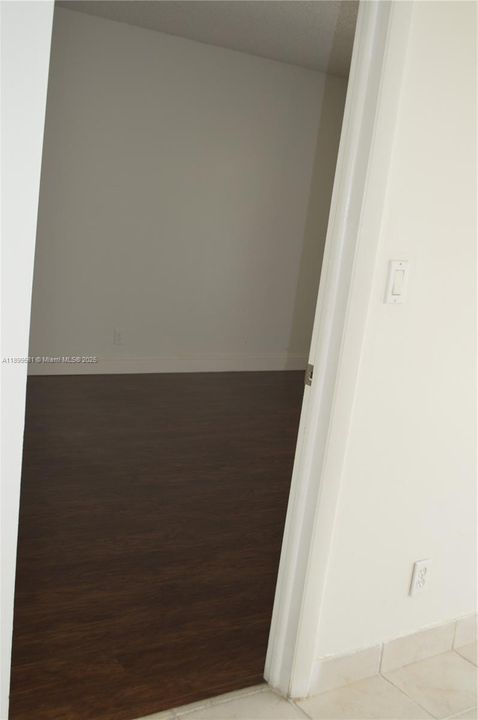 For Rent: $2,050 (1 beds, 1 baths, 845 Square Feet)