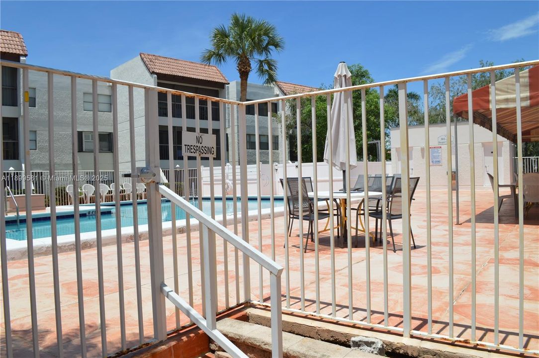 For Rent: $2,050 (1 beds, 1 baths, 845 Square Feet)