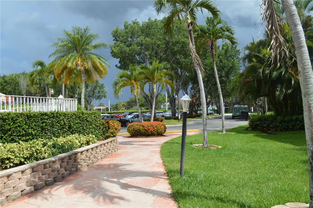 For Rent: $2,050 (1 beds, 1 baths, 845 Square Feet)