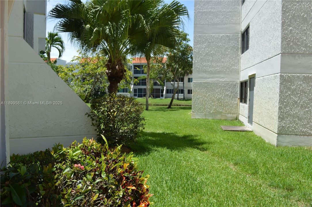 For Rent: $2,050 (1 beds, 1 baths, 845 Square Feet)