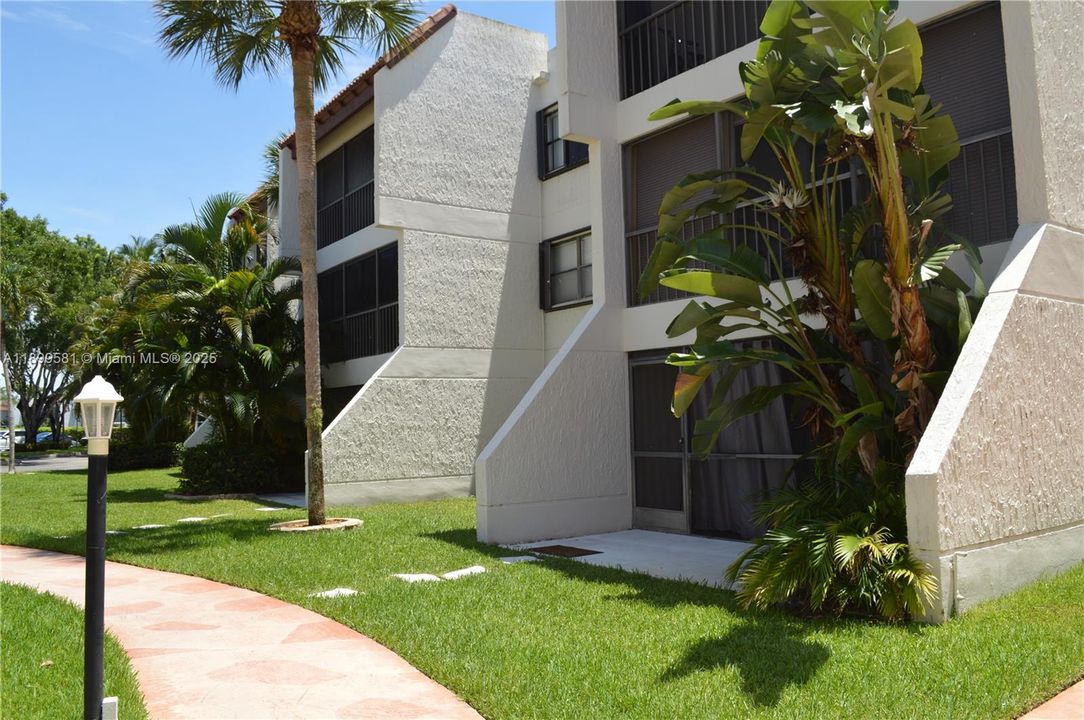 For Rent: $2,050 (1 beds, 1 baths, 845 Square Feet)