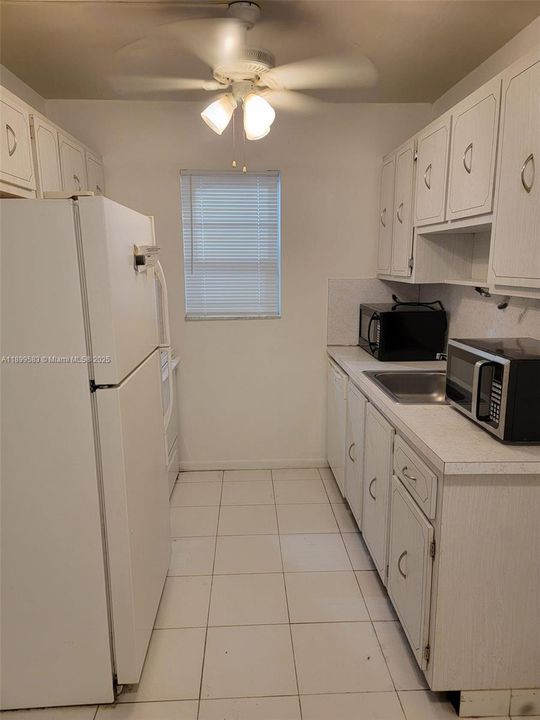 For Rent: $1,400 (1 beds, 1 baths, 600 Square Feet)