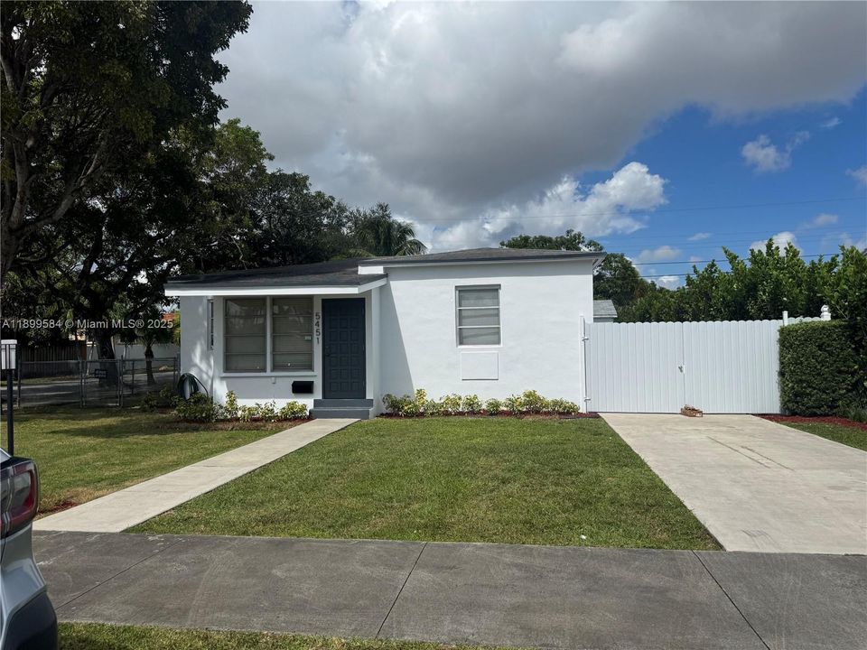 Recently Rented: $2,995 (2 beds, 1 baths, 1177 Square Feet)