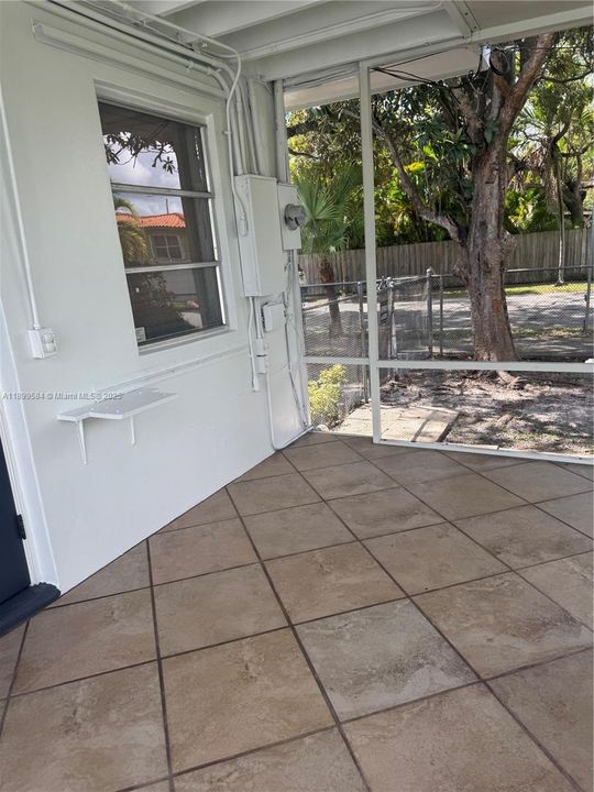 Recently Rented: $2,995 (2 beds, 1 baths, 1177 Square Feet)