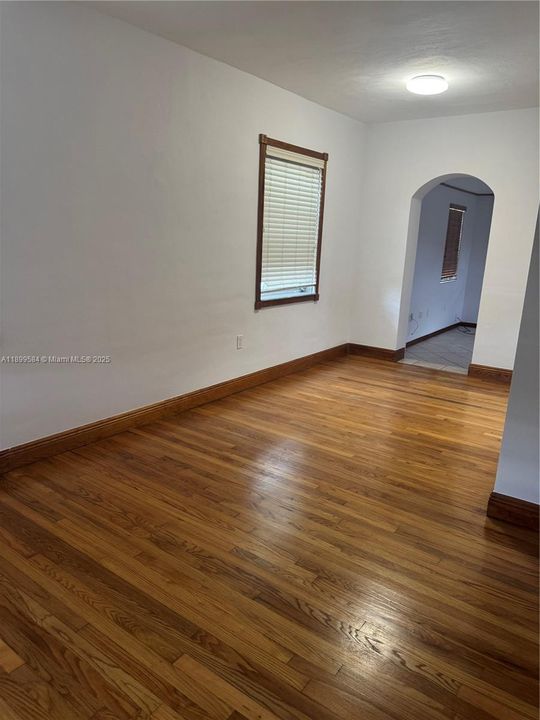 Recently Rented: $2,995 (2 beds, 1 baths, 1177 Square Feet)