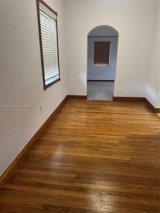 Recently Rented: $2,995 (2 beds, 1 baths, 1177 Square Feet)