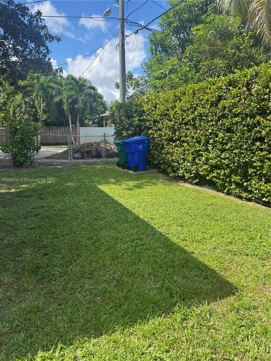 Recently Rented: $2,995 (2 beds, 1 baths, 1177 Square Feet)