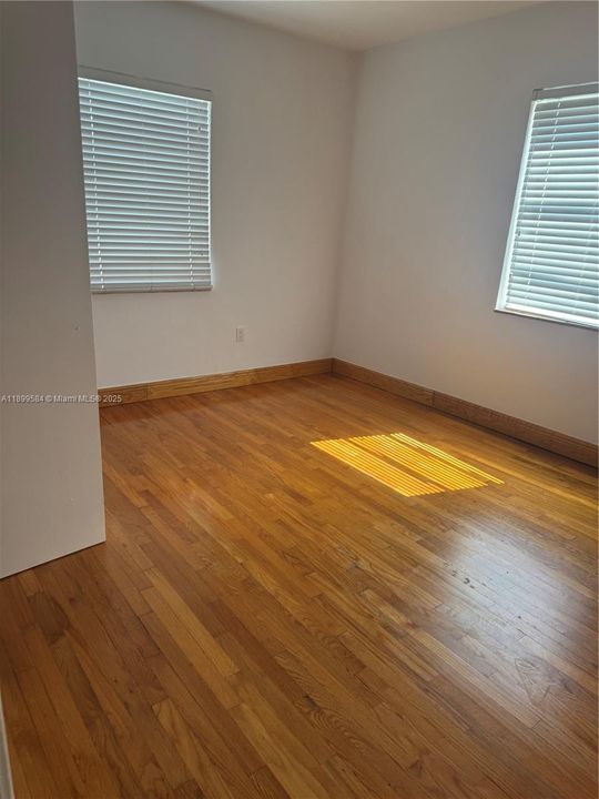 Recently Rented: $2,995 (2 beds, 1 baths, 1177 Square Feet)