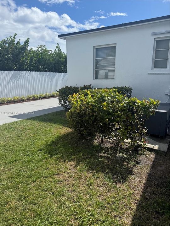 Recently Rented: $2,995 (2 beds, 1 baths, 1177 Square Feet)