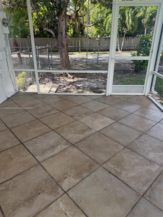 Recently Rented: $2,995 (2 beds, 1 baths, 1177 Square Feet)