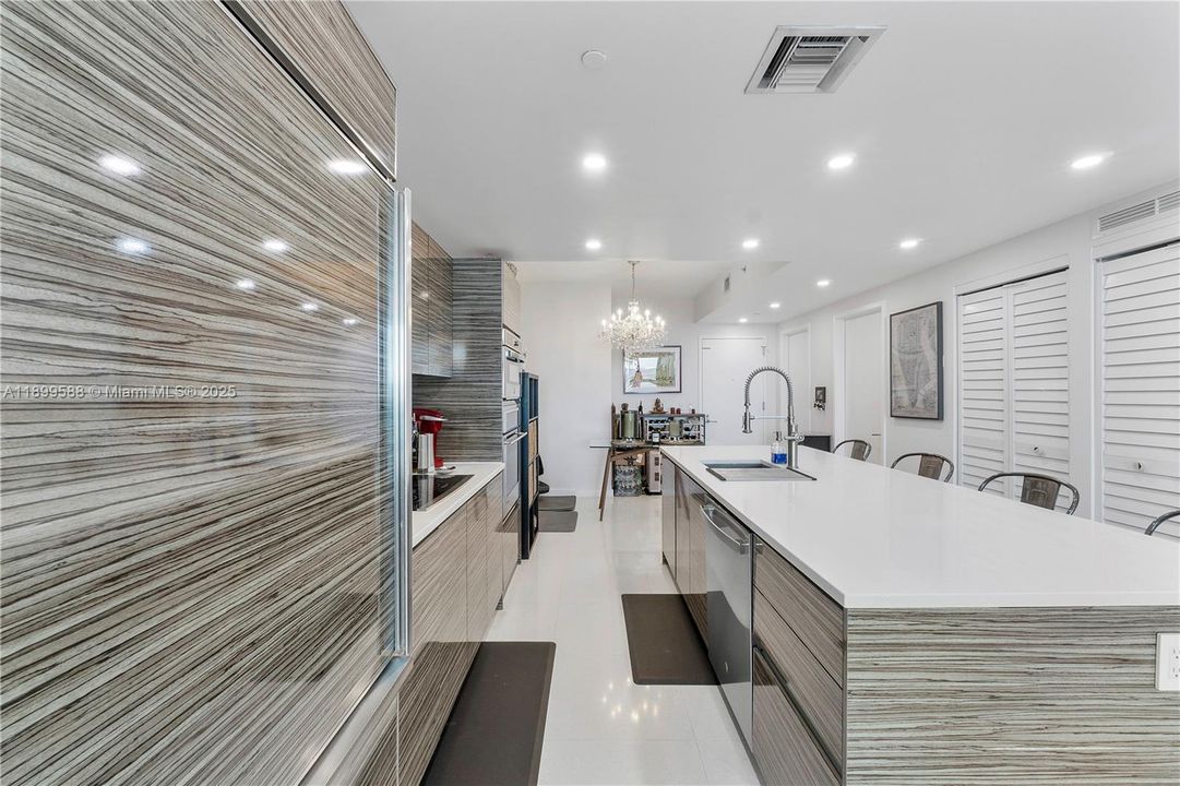 Recently Rented: $4,675 (2 beds, 2 baths, 1107 Square Feet)