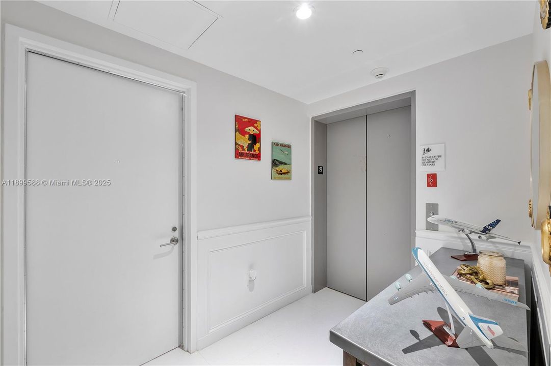Private elevator foyer