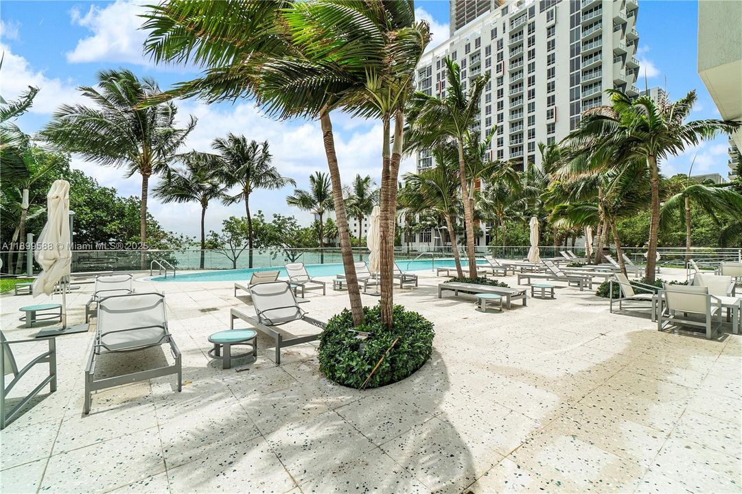 Recently Rented: $4,675 (2 beds, 2 baths, 1107 Square Feet)