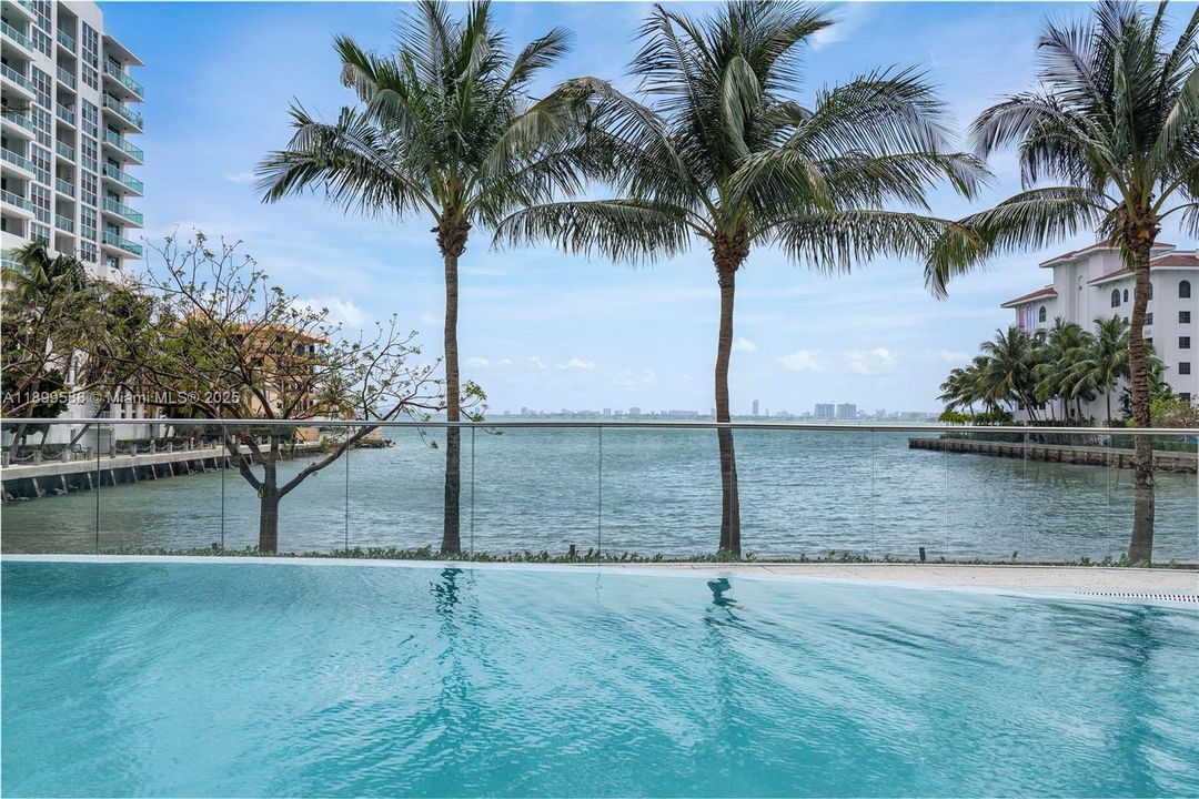 Recently Rented: $4,675 (2 beds, 2 baths, 1107 Square Feet)